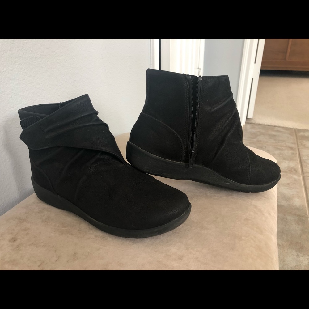 Clark’s Booties-Black